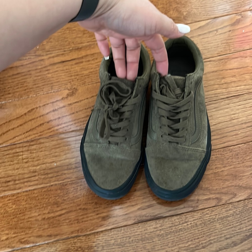 Hardly worn vans size 5 in men 6.5 in women’s